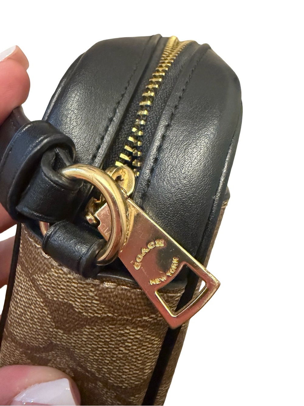 Coach Mini Jamie Camera Bag
In Signature Canvas - Picture 6 of 8